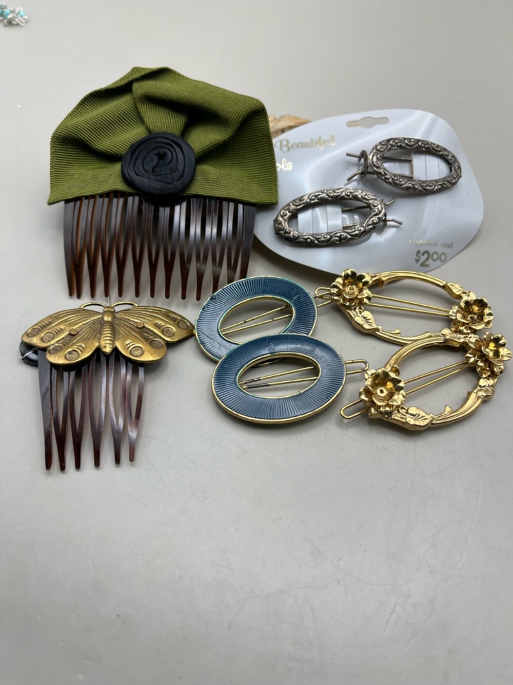 Elegant Vintage Hair Accessories Set with Gold and green Accents-Retro Style